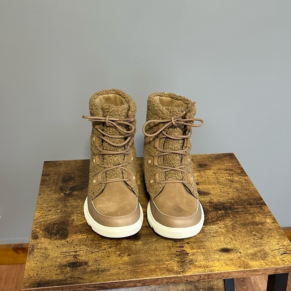 Sorel Winter Boots - Picture 3 of 10